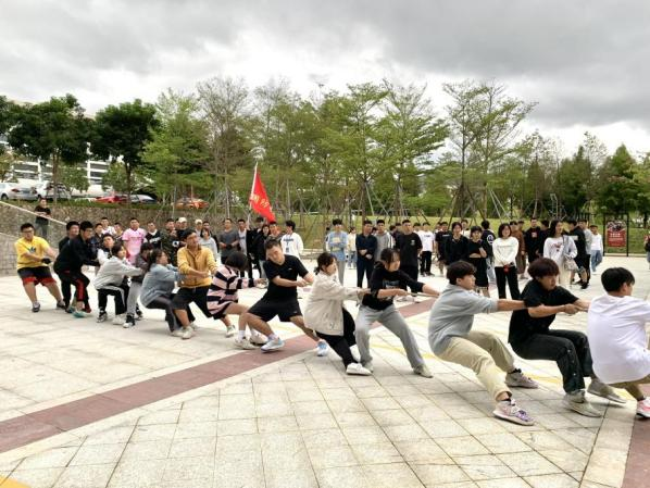 学生活动||“力的较量，心的凝聚”必赢bwin线路检测中心新生拔河比赛圆满结束