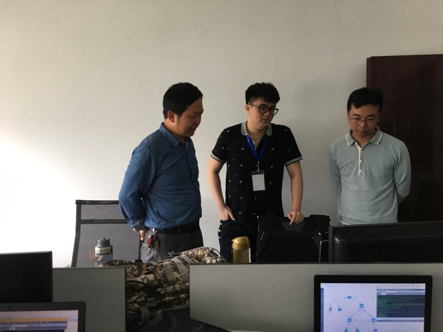 必赢bwin线路检测中心教师走访看望实习学生 洽谈校企深入合作