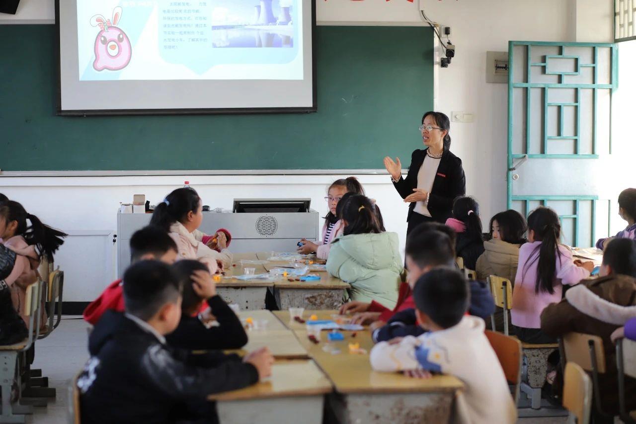 协同育人||“龙腾新时代,童心向未来”必赢bwin线路检测中心与枫林小学共庆元旦活动